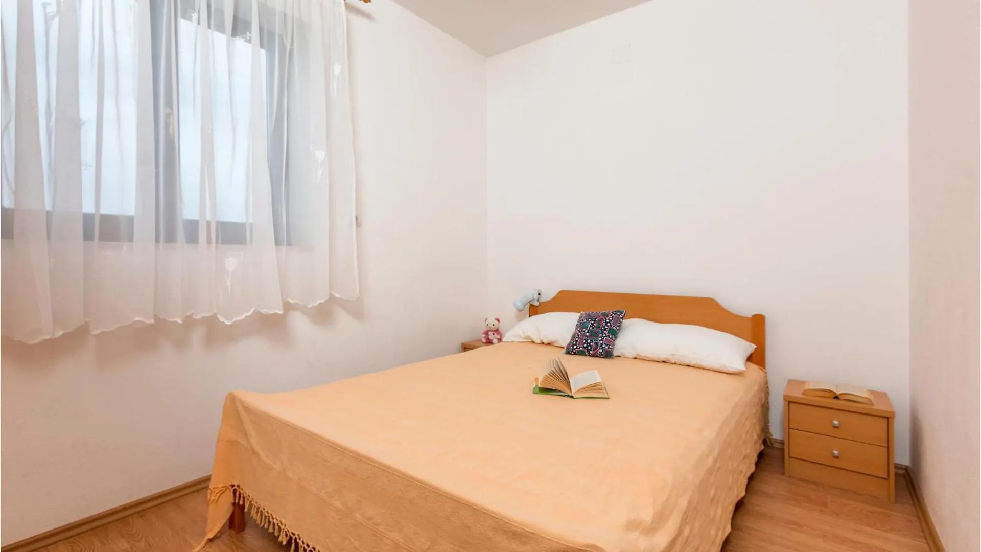 3 Bedroom Nice Apartment In Peroj