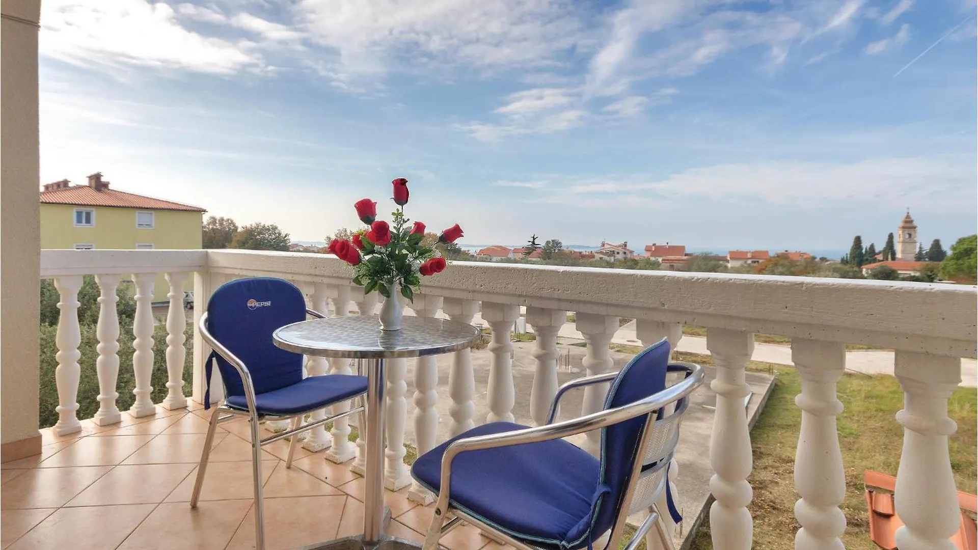 3 Bedroom Nice Apartment In Peroj