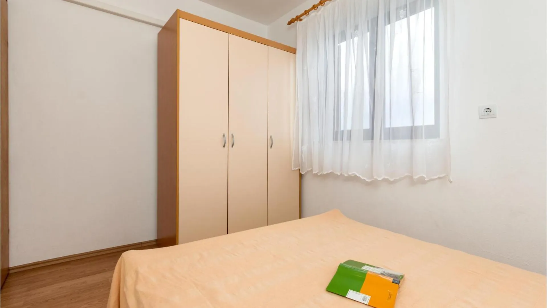 3 Bedroom Nice Apartment In Peroj